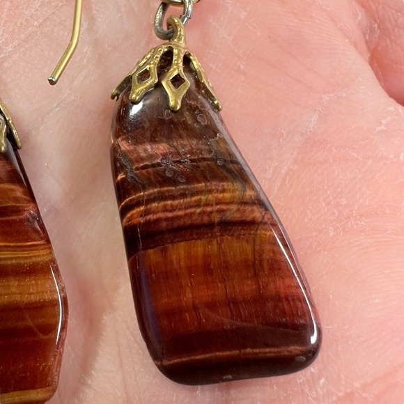 Red Agate Stone Slice Gold Tone Filigree Caps Pierced Earrings - Picture 6 of 9